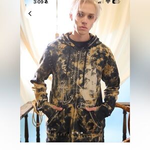 Our Universe Disney Pirates Of The Caribbean Icons Bleach-Dye zip up Hoodie L